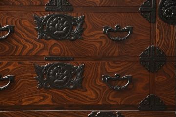 中古　美品　岩谷堂箪笥　力強い木目が美しい和箪笥(引き出し、サイドチェスト、サイドボード、収納たんす、衣装タンス、整理箪笥)(R-064359)