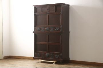 中古　岩谷堂箪笥　特注　重厚感ある金具が目を引く重ね水屋箪笥(キャビネット、食器棚、収納棚、重ね戸棚、茶箪笥、茶棚、上下バラ売り可能)(R-064361)