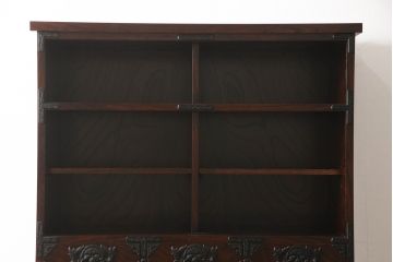 中古　岩谷堂箪笥　特注　重厚感ある金具が目を引く重ね水屋箪笥(キャビネット、食器棚、収納棚、重ね戸棚、茶箪笥、茶棚、上下バラ売り可能)(R-064361)