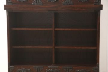中古　岩谷堂箪笥　特注　重厚感ある金具が目を引く重ね水屋箪笥(キャビネット、食器棚、収納棚、重ね戸棚、茶箪笥、茶棚、上下バラ売り可能)(R-064361)