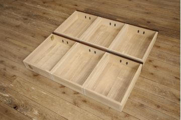中古　岩谷堂箪笥　特注　重厚感ある金具が目を引く重ね水屋箪笥(キャビネット、食器棚、収納棚、重ね戸棚、茶箪笥、茶棚、上下バラ売り可能)(R-064361)