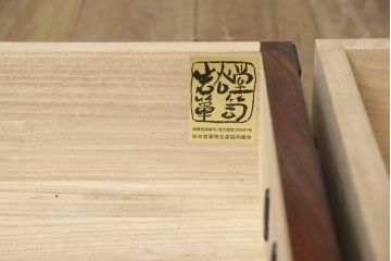 中古　岩谷堂箪笥　特注　重厚感ある金具が目を引く重ね水屋箪笥(キャビネット、食器棚、収納棚、重ね戸棚、茶箪笥、茶棚、上下バラ売り可能)(R-064361)