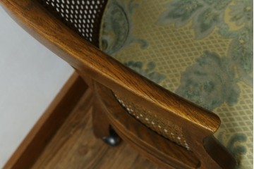 中古　美品　DREXEL HERITAGE(ドレクセルヘリテイジ)　くつろぎの時間を演出するキャスター付きアームチェア　(R-064377)