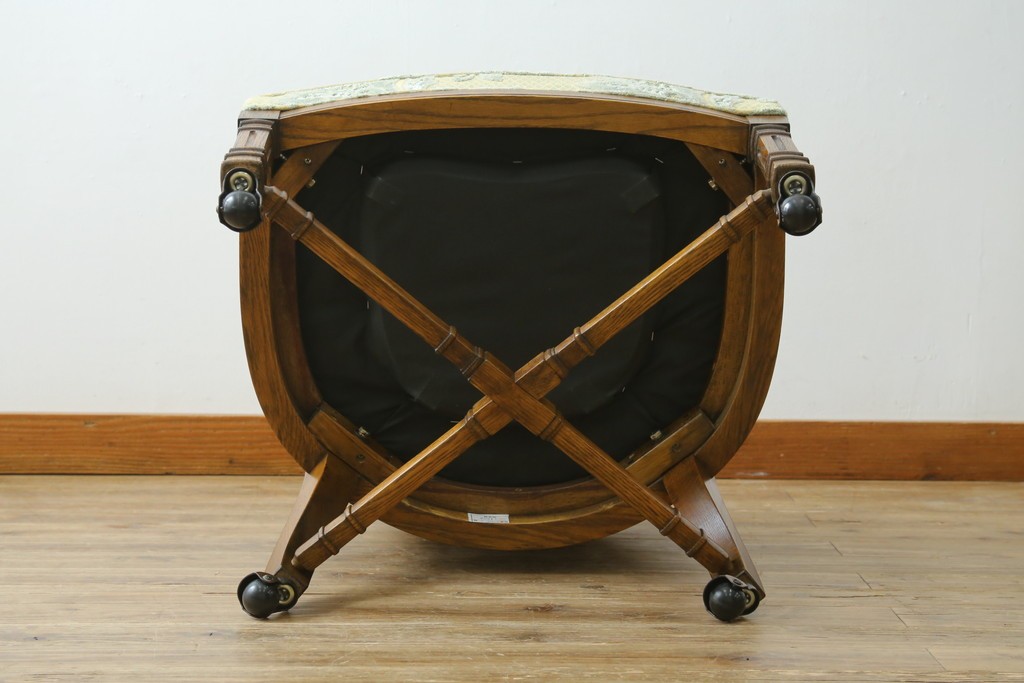 中古　美品　DREXEL HERITAGE(ドレクセルヘリテイジ)　くつろぎの時間を演出するキャスター付きアームチェア　(R-064377)