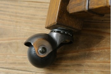 中古　美品　DREXEL HERITAGE(ドレクセルヘリテイジ)　くつろぎの時間を演出するキャスター付きアームチェア　(R-064377)