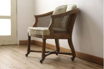 中古　美品　DREXEL HERITAGE(ドレクセルヘリテイジ)　くつろぎの時間を演出するキャスター付きアームチェア(椅子、イス、ダイニングチェア)(R-064379)