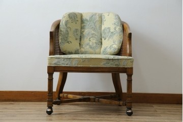 中古　美品　DREXEL HERITAGE(ドレクセルヘリテイジ)　くつろぎの時間を演出するキャスター付きアームチェア　(R-064379)