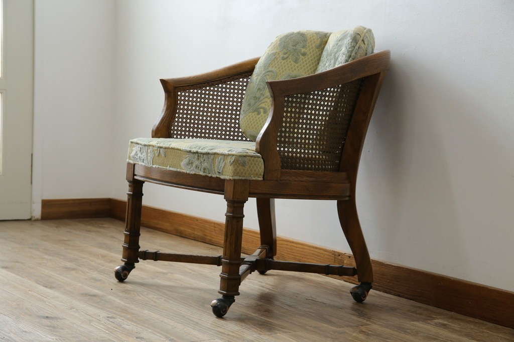 中古　美品　DREXEL HERITAGE(ドレクセルヘリテイジ)　くつろぎの時間を演出するキャスター付きアームチェア　(R-064379)