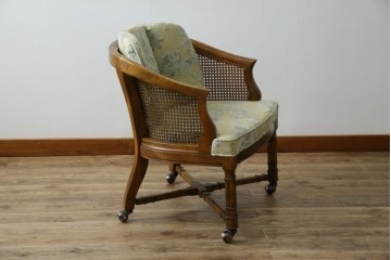 中古　美品　DREXEL HERITAGE(ドレクセルヘリテイジ)　くつろぎの時間を演出するキャスター付きアームチェア　(R-064379)