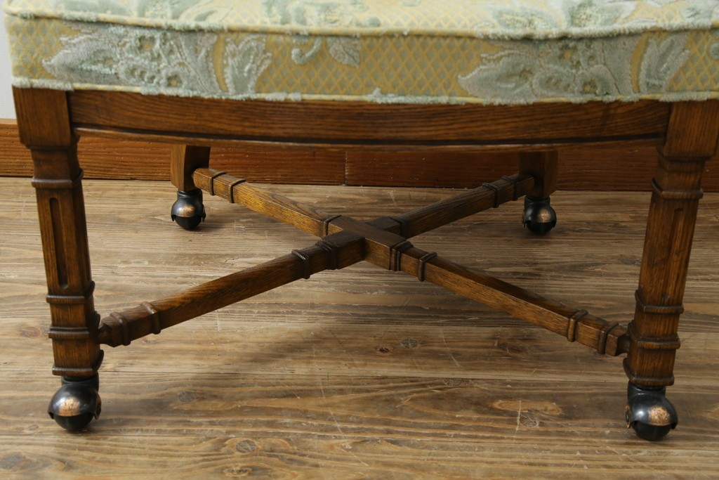 中古　美品　DREXEL HERITAGE(ドレクセルヘリテイジ)　くつろぎの時間を演出するキャスター付きアームチェア　(R-064379)