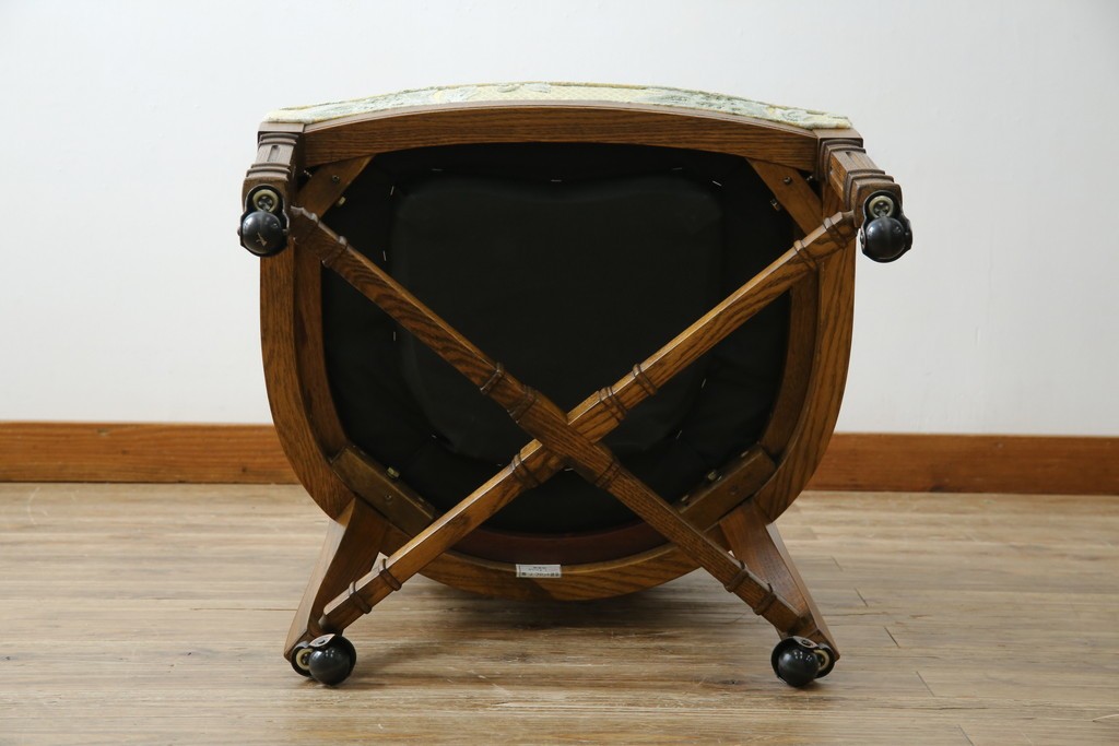 中古　美品　DREXEL HERITAGE(ドレクセルヘリテイジ)　くつろぎの時間を演出するキャスター付きアームチェア　(R-064379)