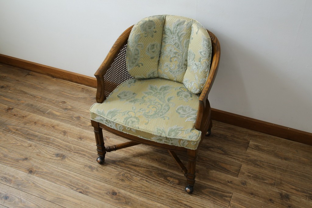 中古　美品　DREXEL HERITAGE(ドレクセルヘリテイジ)　くつろぎの時間を演出するキャスター付きアームチェア　(R-064379)