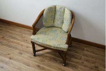 中古　美品　DREXEL HERITAGE(ドレクセルヘリテイジ)　くつろぎの時間を演出するキャスター付きアームチェア　(R-064379)