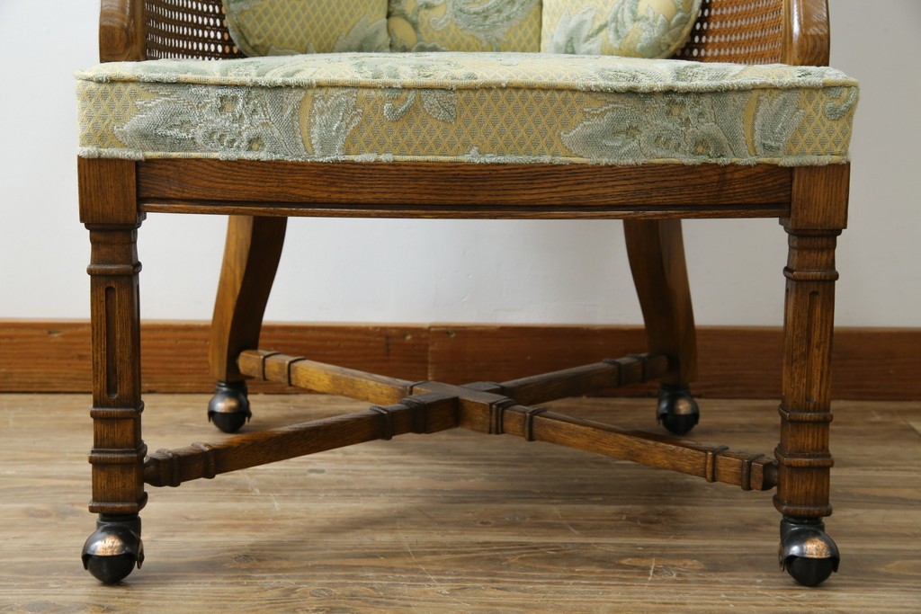 中古　美品　DREXEL HERITAGE(ドレクセルヘリテイジ)　くつろぎの時間を演出するキャスター付きアームチェア　(R-064379)