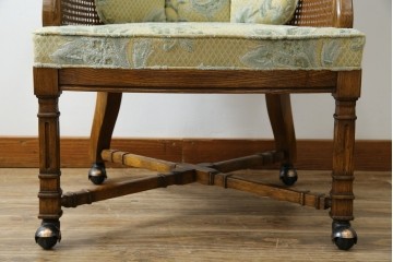 中古　美品　DREXEL HERITAGE(ドレクセルヘリテイジ)　くつろぎの時間を演出するキャスター付きアームチェア　(R-064379)