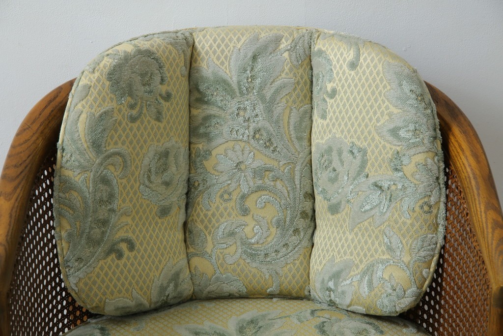 中古　美品　DREXEL HERITAGE(ドレクセルヘリテイジ)　くつろぎの時間を演出するキャスター付きアームチェア　(R-064379)