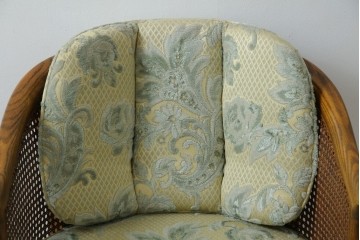 中古　美品　DREXEL HERITAGE(ドレクセルヘリテイジ)　くつろぎの時間を演出するキャスター付きアームチェア　(R-064379)