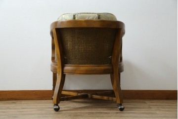 中古　美品　DREXEL HERITAGE(ドレクセルヘリテイジ)　くつろぎの時間を演出するキャスター付きアームチェア　(R-064379)