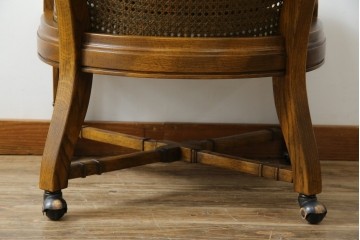 中古　美品　DREXEL HERITAGE(ドレクセルヘリテイジ)　くつろぎの時間を演出するキャスター付きアームチェア　(R-064379)