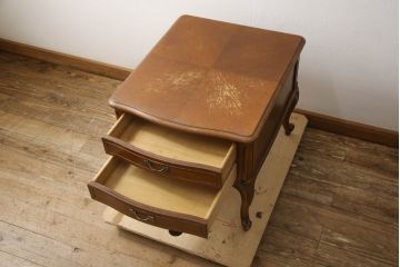 中古　美品!!　DREXEL HERITAGE(ドレクセルヘリテイジ)　Touraine(ツーレイン)　マホガニー材　猫脚の優美な曲線デザインが目を惹くサイドテーブル(ナイトテーブル、エンドテーブル、花台、飾り台)(R-064380)