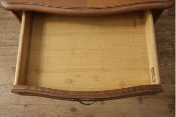 中古　美品!!　DREXEL HERITAGE(ドレクセルヘリテイジ)　Touraine(ツーレイン)　マホガニー材　猫脚の優美な曲線デザインが目を惹くサイドテーブル(ナイトテーブル、エンドテーブル、花台、飾り台)(R-064380)