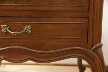 中古　美品!!　DREXEL HERITAGE(ドレクセルヘリテイジ)　Touraine(ツーレイン)　マホガニー材　猫脚の優美な曲線デザインが目を惹くサイドテーブル(ナイトテーブル、エンドテーブル、花台、飾り台)(R-064380)