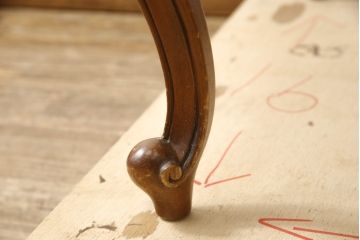 中古　美品!!　DREXEL HERITAGE(ドレクセルヘリテイジ)　Touraine(ツーレイン)　マホガニー材　猫脚の優美な曲線デザインが目を惹くサイドテーブル(ナイトテーブル、エンドテーブル、花台、飾り台)(R-064380)
