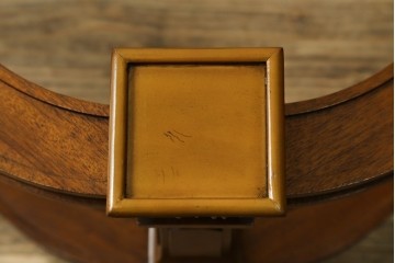 中古　美品　DREXEL HERITAGE(ドレクセルヘリテイジ)　FRANCESCA(フランチェスカ)シリーズ　エレガントなデザインの脚が魅力的なガラス天板のカクテルテーブル　定価約48万円　(R-064381)