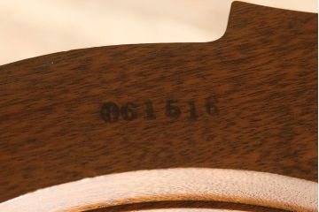 中古　美品　DREXEL HERITAGE(ドレクセルヘリテイジ)　FRANCESCA(フランチェスカ)シリーズ　エレガントなデザインの脚が魅力的なガラス天板のカクテルテーブル(センターテーブル、ローテーブル、リビングテーブル、カフェテーブル、ガラステーブル)(定価約48万円)(R-064381)