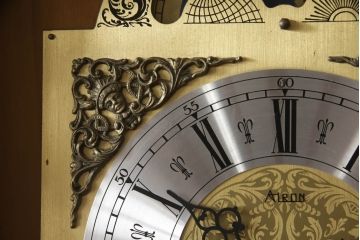 中古　最高級!!　マルマンコレクション　曲線デザインの彫刻が美しい!!クラシカルな空間を演出する象嵌入りホールクロック(柱時計、振り子時計、ディスプレイ)(定価約115万円)(R-064382)