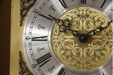 中古　最高級!!　マルマンコレクション　曲線デザインの彫刻が美しい!!クラシカルな空間を演出する象嵌入りホールクロック(柱時計、振り子時計、ディスプレイ)(定価約115万円)(R-064382)
