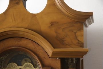 中古　最高級!!　マルマンコレクション　曲線デザインの彫刻が美しい!!クラシカルな空間を演出する象嵌入りホールクロック(柱時計、振り子時計、ディスプレイ)(定価約115万円)(R-064382)