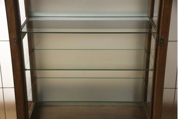 中古　美品　カリモク家具(karimoku)　domani(ドマーニ)　QUEENS　LIFE(クイーンズライフ)　洗練されたデザインが美しいキュリオケース(飾り棚、ガラスケース、ショーケース、キャビネット)(定価約40万円)(R-064386)