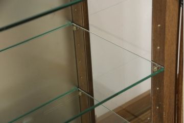 中古　美品　カリモク家具(karimoku)　domani(ドマーニ)　QUEENS　LIFE(クイーンズライフ)　洗練されたデザインが美しいキュリオケース(飾り棚、ガラスケース、ショーケース、キャビネット)(定価約40万円)(R-064386)