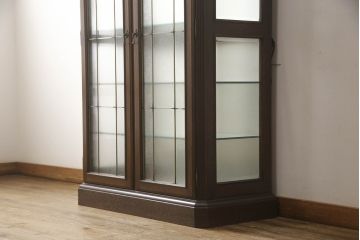 中古　美品　カリモク家具(karimoku)　domani(ドマーニ)　QUEENS　LIFE(クイーンズライフ)　洗練されたデザインが美しいキュリオケース(飾り棚、ガラスケース、ショーケース、キャビネット)(定価約40万円)(R-064386)