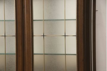 中古　美品　カリモク家具(karimoku)　domani(ドマーニ)　QUEENS　LIFE(クイーンズライフ)　洗練されたデザインが美しいキュリオケース(飾り棚、ガラスケース、ショーケース、キャビネット)(定価約40万円)(R-064386)