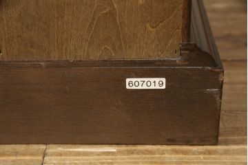 中古　美品　カリモク家具(karimoku)　domani(ドマーニ)　QUEENS　LIFE(クイーンズライフ)　洗練されたデザインが美しいキュリオケース(飾り棚、ガラスケース、ショーケース、キャビネット)(定価約40万円)(R-064386)