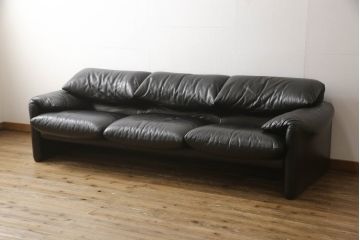中古　Cassina(カッシーナ)　MARALUNGA(マラルンガ) 675　本革　高級感ある佇まいが目を惹く3人掛けソファ(三人掛け、3P、アームソファ、レザー)(定価約200〜243万円)(R-064444)