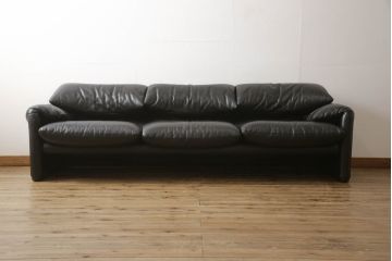 中古　Cassina(カッシーナ)　MARALUNGA(マラルンガ) 675　本革　高級感ある佇まいが目を惹く3人掛けソファ(三人掛け、3P、アームソファ、レザー)(定価約200〜243万円)(R-064444)
