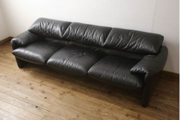 中古　Cassina(カッシーナ)　MARALUNGA(マラルンガ) 675　本革　高級感ある佇まいが目を惹く3人掛けソファ(三人掛け、3P、アームソファ、レザー)(定価約200〜243万円)(R-064444)