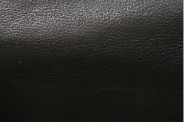 中古　Cassina(カッシーナ)　MARALUNGA(マラルンガ) 675　本革　高級感ある佇まいが目を惹く3人掛けソファ(三人掛け、3P、アームソファ、レザー)(定価約200〜243万円)(R-064444)