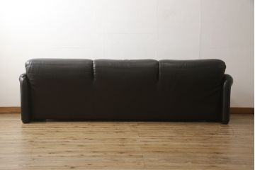 中古　Cassina(カッシーナ)　MARALUNGA(マラルンガ) 675　本革　高級感ある佇まいが目を惹く3人掛けソファ(三人掛け、3P、アームソファ、レザー)(定価約200〜243万円)(R-064444)