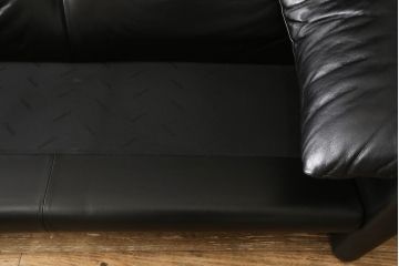 中古　Cassina(カッシーナ)　MARALUNGA(マラルンガ) 675　本革　高級感ある佇まいが目を惹く3人掛けソファ(三人掛け、3P、アームソファ、レザー)(定価約200〜243万円)(R-064444)