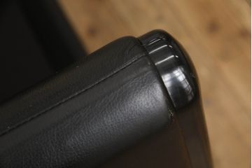 中古　Cassina(カッシーナ)　MARALUNGA(マラルンガ) 675　本革　高級感ある佇まいが目を惹く3人掛けソファ(三人掛け、3P、アームソファ、レザー)(定価約200〜243万円)(R-064444)