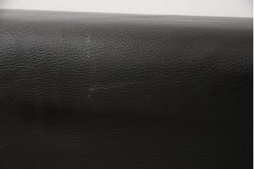 中古　Cassina(カッシーナ)　MARALUNGA(マラルンガ) 675　本革　高級感ある佇まいが目を惹く3人掛けソファ(三人掛け、3P、アームソファ、レザー)(定価約200〜243万円)(R-064444)