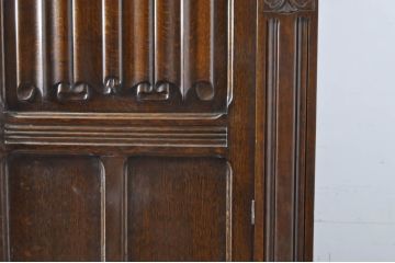 イギリスアンティーク　オーク材　クラシカルな佇まいが魅力の小振りなワードローブ(洋服タンス、衣装タンス、収納棚)(R-064445)