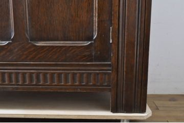 イギリスアンティーク　オーク材　クラシカルな佇まいが魅力の小振りなワードローブ(洋服タンス、衣装タンス、収納棚)(R-064445)