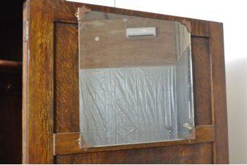 イギリスアンティーク　オーク材　クラシカルな佇まいが魅力の小振りなワードローブ(洋服タンス、衣装タンス、収納棚)(R-064445)