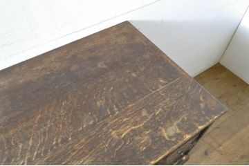 イギリスアンティーク　高級品!!　オーク材　立体的なブロックデザインの引き出しが目を惹く象嵌入りの小振りなデスク(机、ワークデスク、両袖机、在宅用、在宅ワーク用)(R-064448)です。