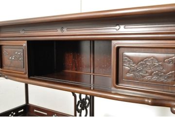 中古　高級品!!　希少な隠し引き出し付き　国産　職人手造り　総黒檀材　漆塗り　透かし彫り　松　上質な和の空間づくりにおすすめな飾り棚(茶棚、違い棚、収納棚、戸棚)(定価推定約100万円)(R-064451)